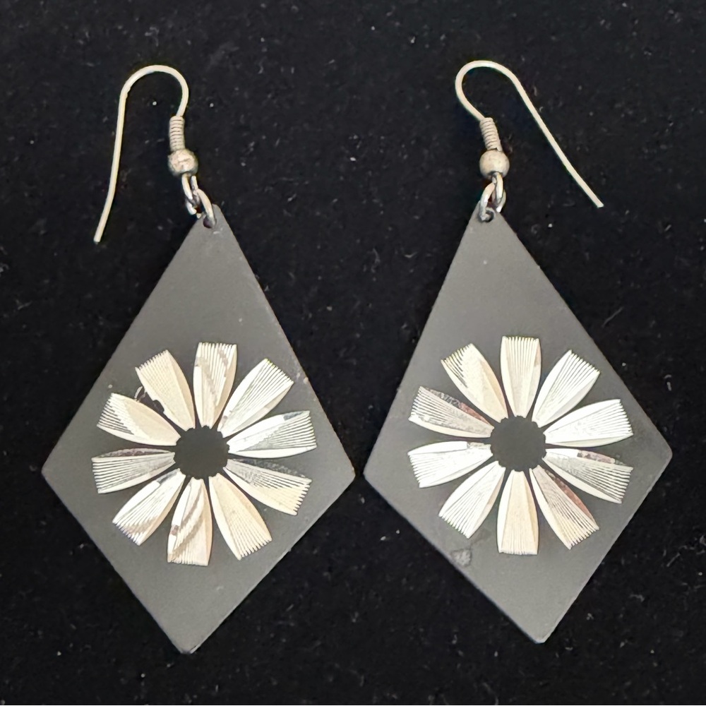 Vintage Y2K Black Carved Flower Earrings Silver Mirror Detail